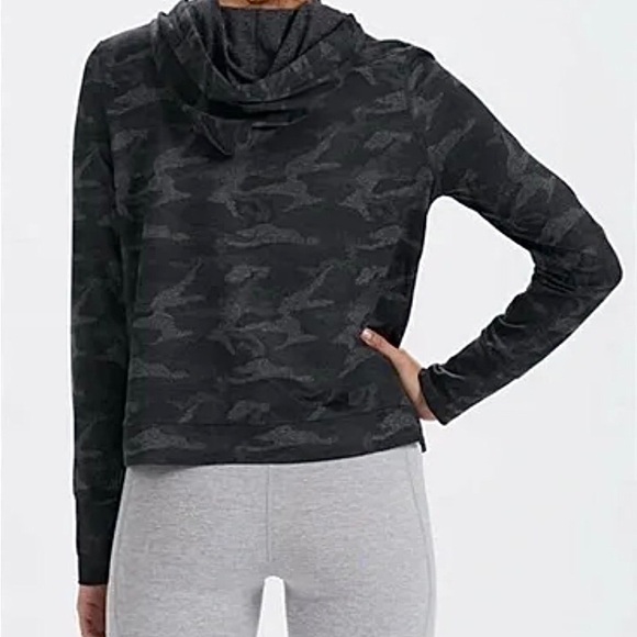 VUORI Halo Essential Hoodie Charcoal Gray Camo - Picture 2 of 13
